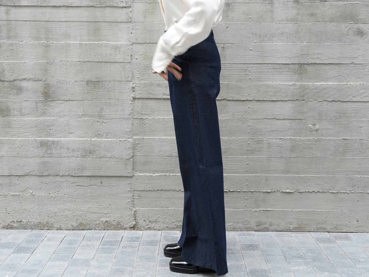 PANTALON DETALLE LATERAL