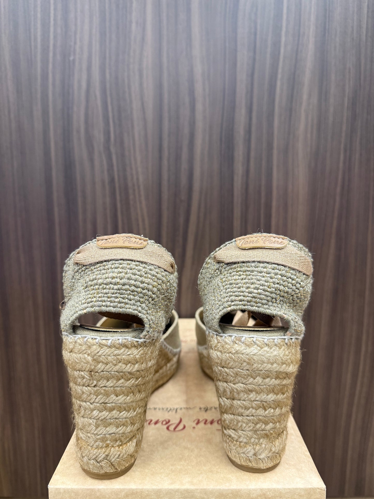 ALPARGATA CON TACON DORADA