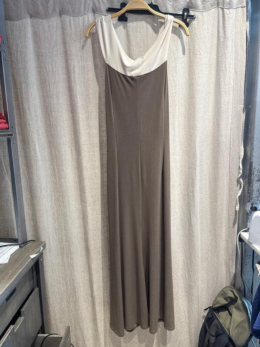 Vestido cruzado escote beige