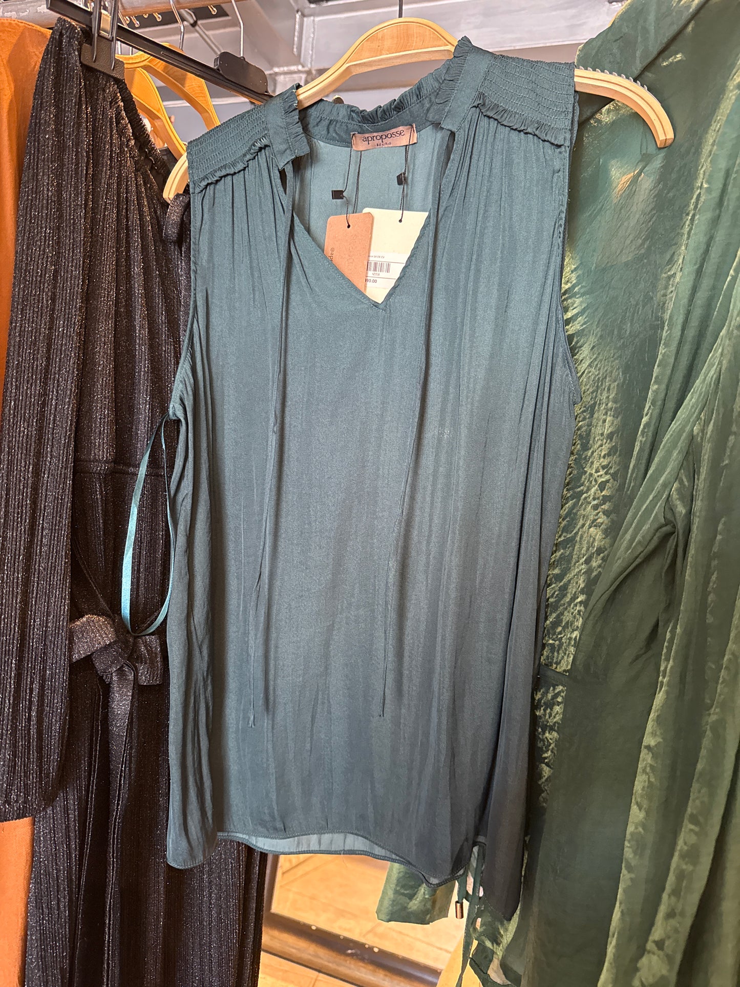 BLUSA DETALLE EN HOMBROS