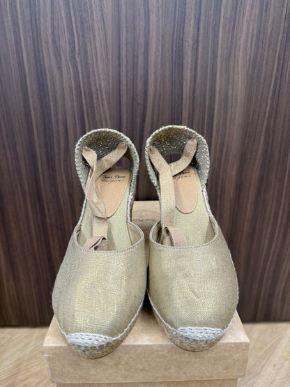 ALPARGATA CON TACON DORADA