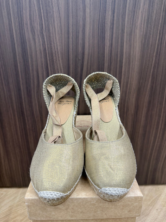 ALPARGATA CON TACON DORADA